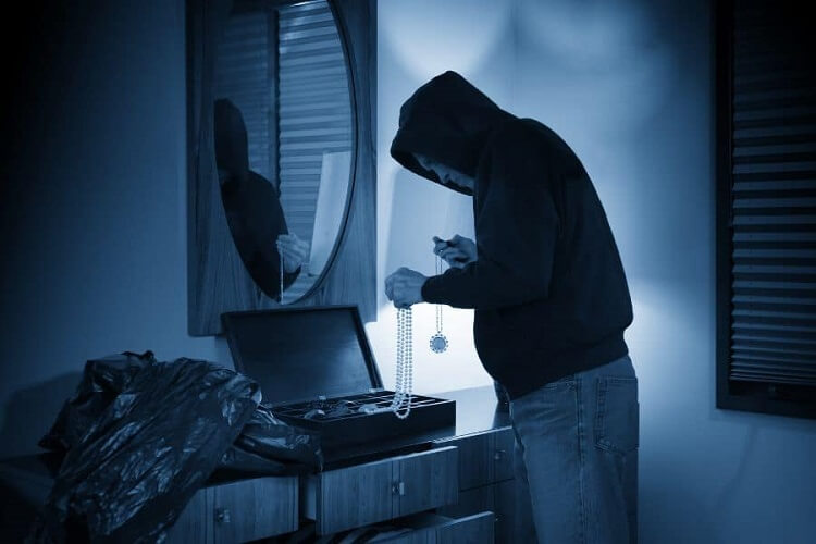 Dream about robbery at home