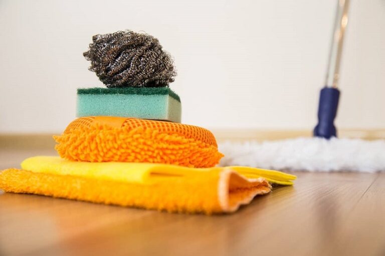 Dream of Cleaning (Spiritual Meanings & Interpretation)
