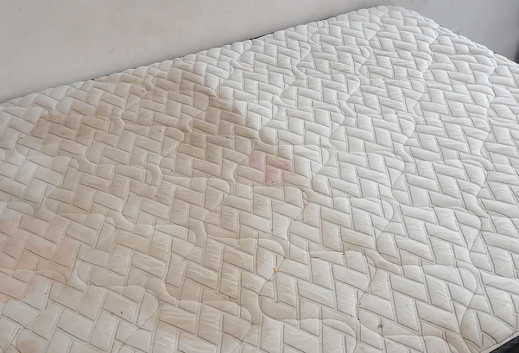 Dream of a dirty mattress