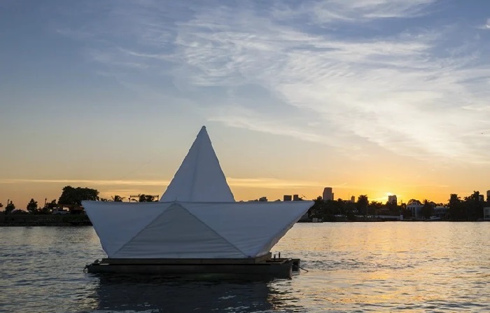 Dreaming of a moored boat