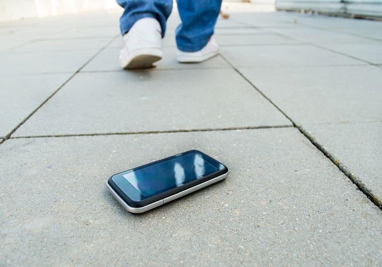 Dream of an unarmed cell phone