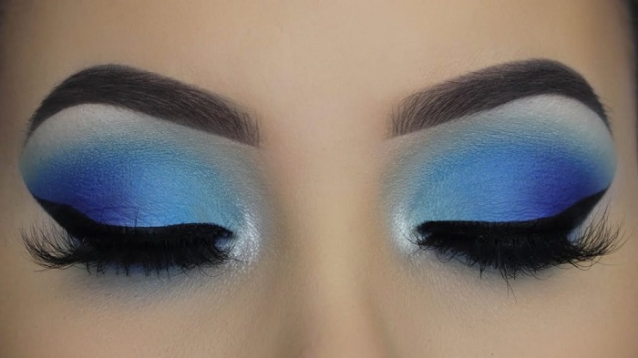 Dream of blue makeup