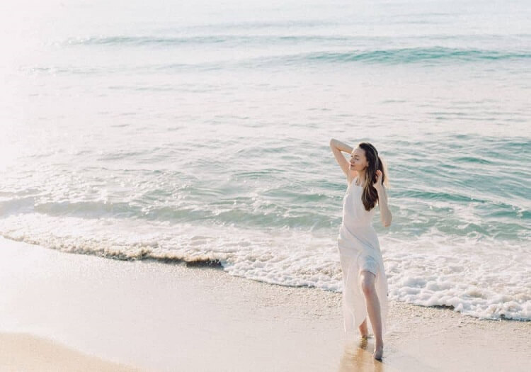 Dreaming of a girl dressed in white.