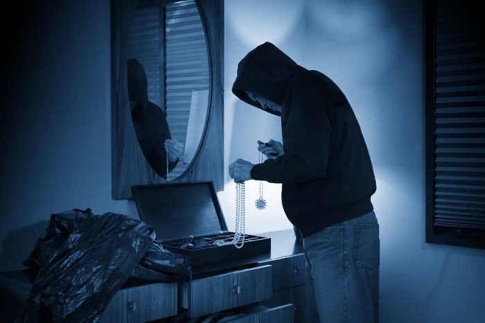 Dreams of foreigners in my house