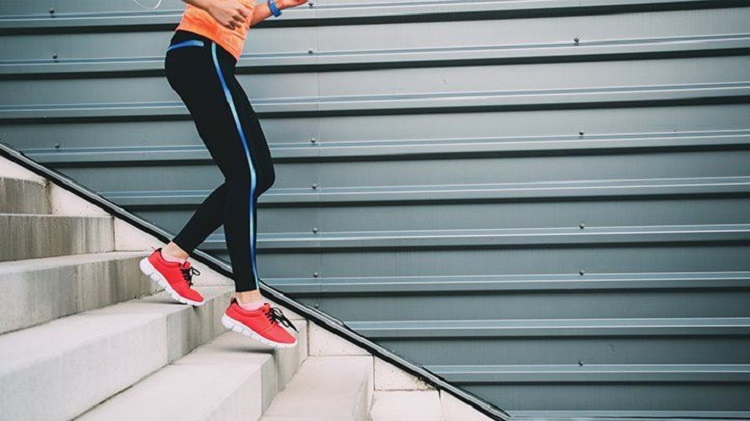 Dreams with fear of going down stairs